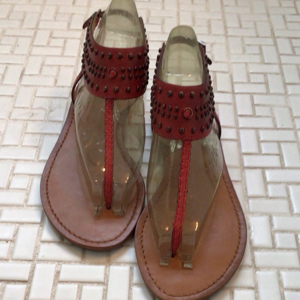 Women’s sandals.